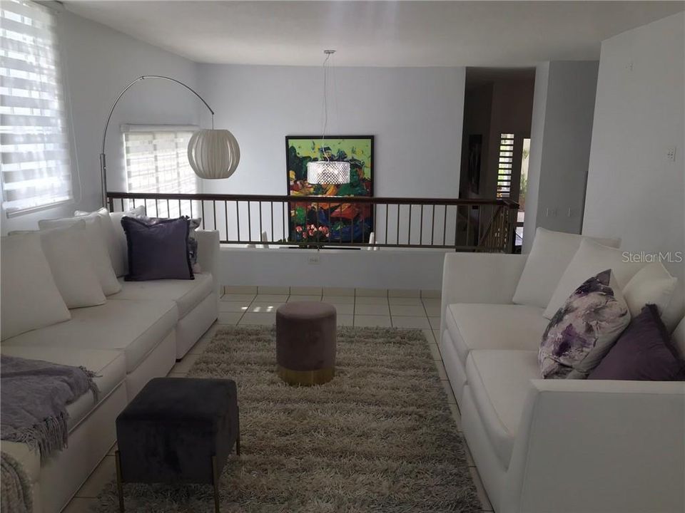 Vendido Recientemente: $560,000 (6 camas, 3 baños, 3288 Pies cuadrados)