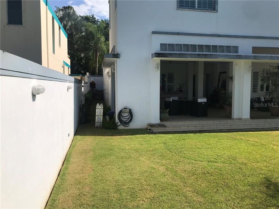 Vendido Recientemente: $560,000 (6 camas, 3 baños, 3288 Pies cuadrados)