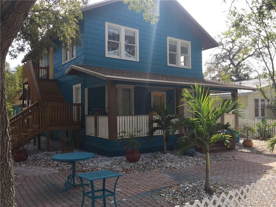 Recently Rented: $1,795 (2 beds, 2 baths, 1200 Square Feet)