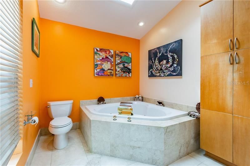 最近售出: $499,800 (2 贝兹, 2 浴室, 2025 平方英尺)