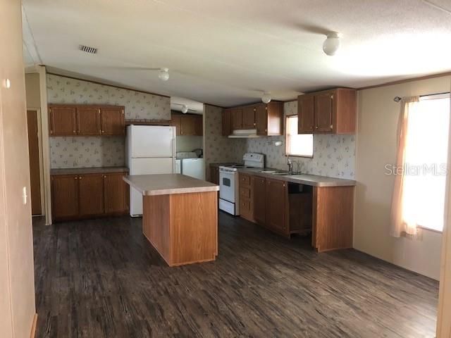 Recently Sold: $144,900 (4 beds, 2 baths, 2052 Square Feet)