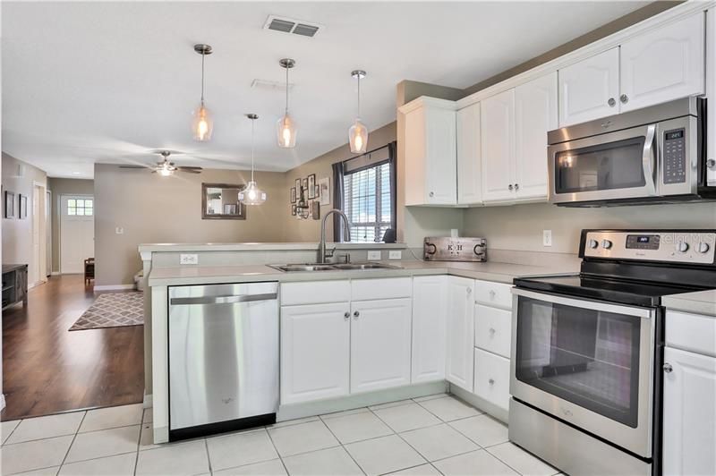 Recently Sold: $319,900 (3 beds, 2 baths, 1252 Square Feet)