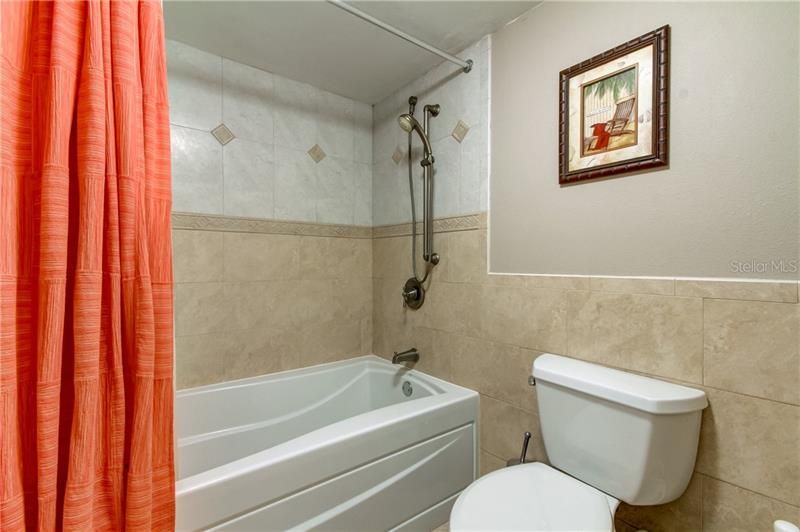 最近售出: $674,900 (2 贝兹, 2 浴室, 1225 平方英尺)