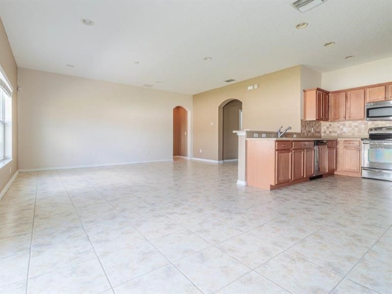 Recently Sold: $189,000 (3 beds, 2 baths, 1443 Square Feet)