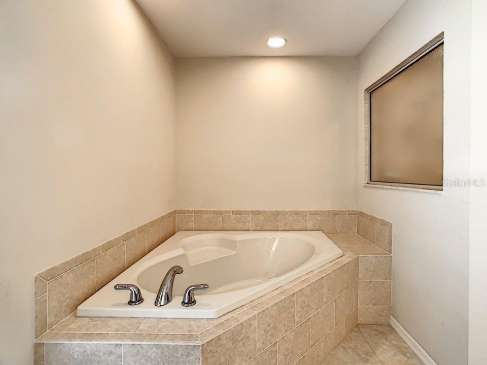 最近售出: $259,000 (3 贝兹, 2 浴室, 1961 平方英尺)