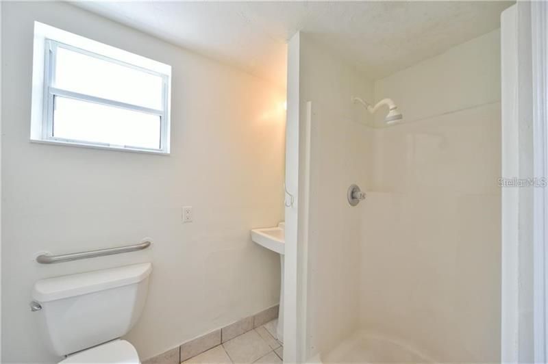 最近租的: $1,800 (4 贝兹, 3 浴室, 2130 平方英尺)