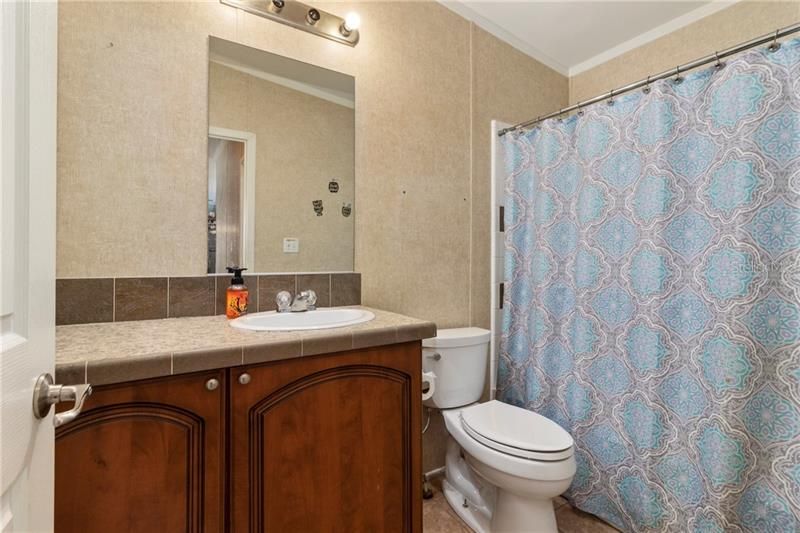 最近售出: $98,000 (3 贝兹, 2 浴室, 1404 平方英尺)