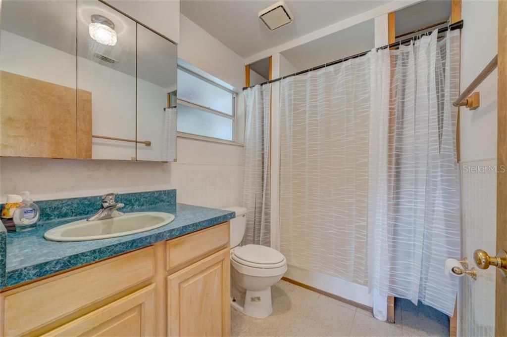 最近售出: $225,000 (2 贝兹, 2 浴室, 1296 平方英尺)