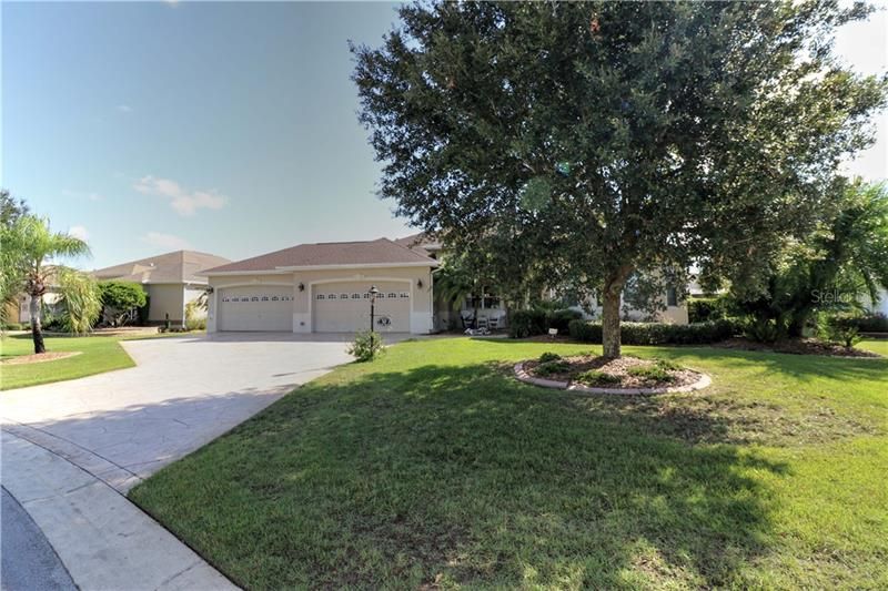 Recently Sold: $729,000 (3 beds, 2 baths, 2515 Square Feet)