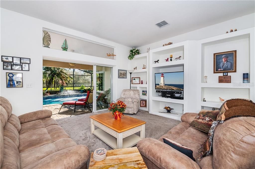 Recently Sold: $560,000 (3 beds, 2 baths, 1983 Square Feet)