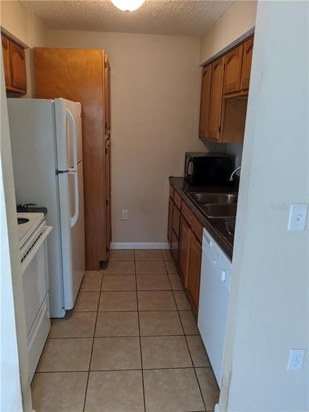 Recently Rented: $825 (2 beds, 1 baths, 850 Square Feet)
