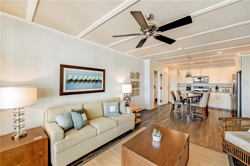 Recently Sold: $650,000 (2 beds, 2 baths, 995 Square Feet)