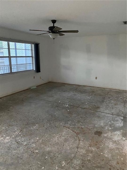 Recently Sold: $97,000 (2 beds, 1 baths, 870 Square Feet)