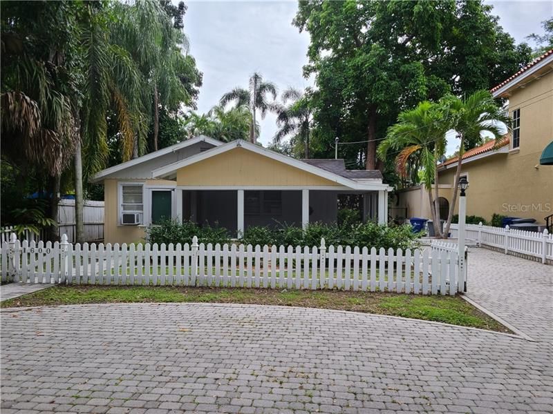 Recently Sold: $333,000 (2 beds, 1 baths, 718 Square Feet)