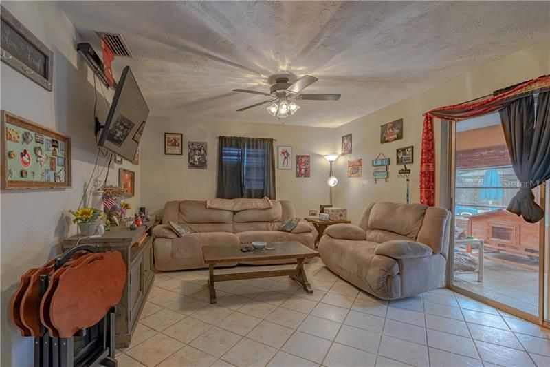 Recently Sold: $215,000 (2 beds, 2 baths, 1343 Square Feet)