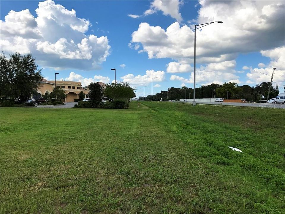 待售: $549,000 (1.30 acres)