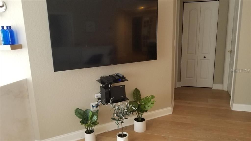 For Rent: $6,500 (2 beds, 2 baths, 1600 Square Feet)