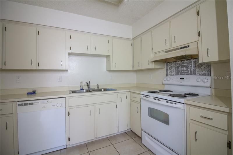 Recently Rented: $950 (2 beds, 2 baths, 886 Square Feet)