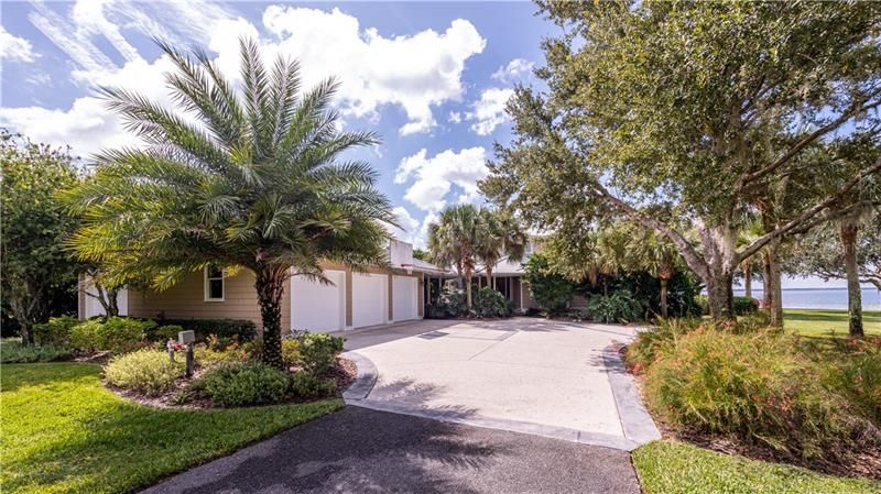 Recently Sold: $995,000 (4 beds, 3 baths, 3013 Square Feet)