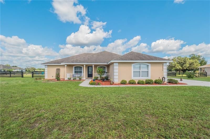Recently Sold: $329,900 (3 beds, 2 baths, 2035 Square Feet)