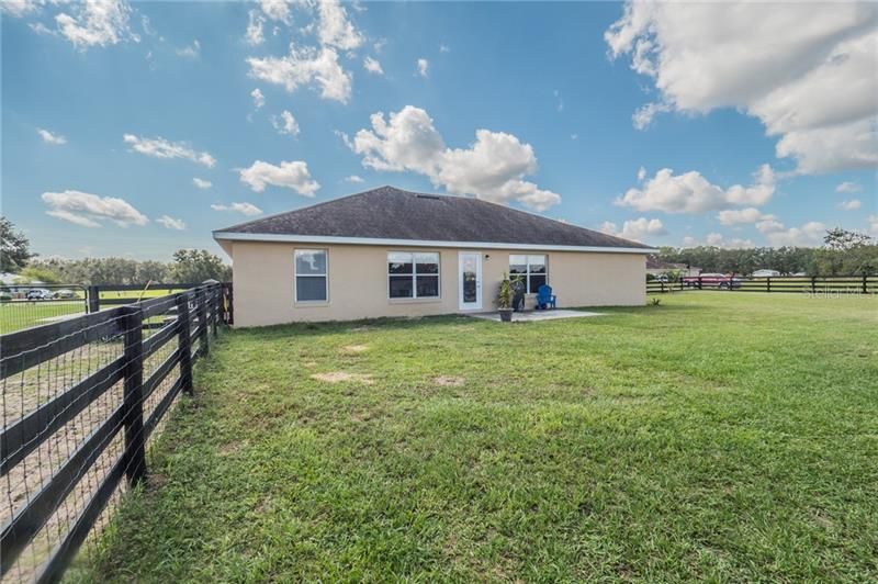 Recently Sold: $329,900 (3 beds, 2 baths, 2035 Square Feet)