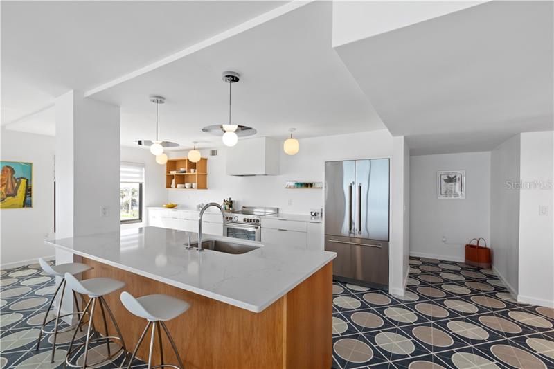 Recently Sold: $650,000 (3 beds, 2 baths, 1970 Square Feet)
