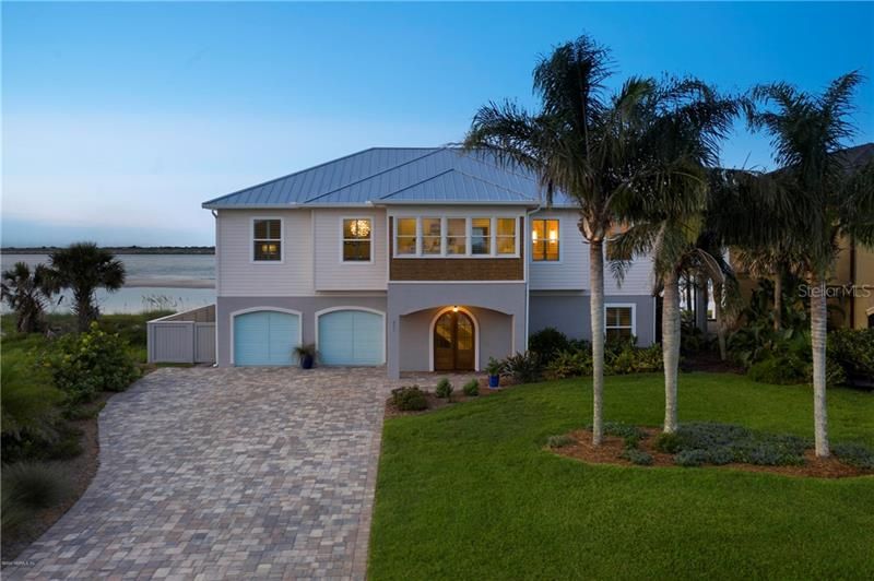 Recently Sold: $2,000,000 (5 beds, 4 baths, 3931 Square Feet)