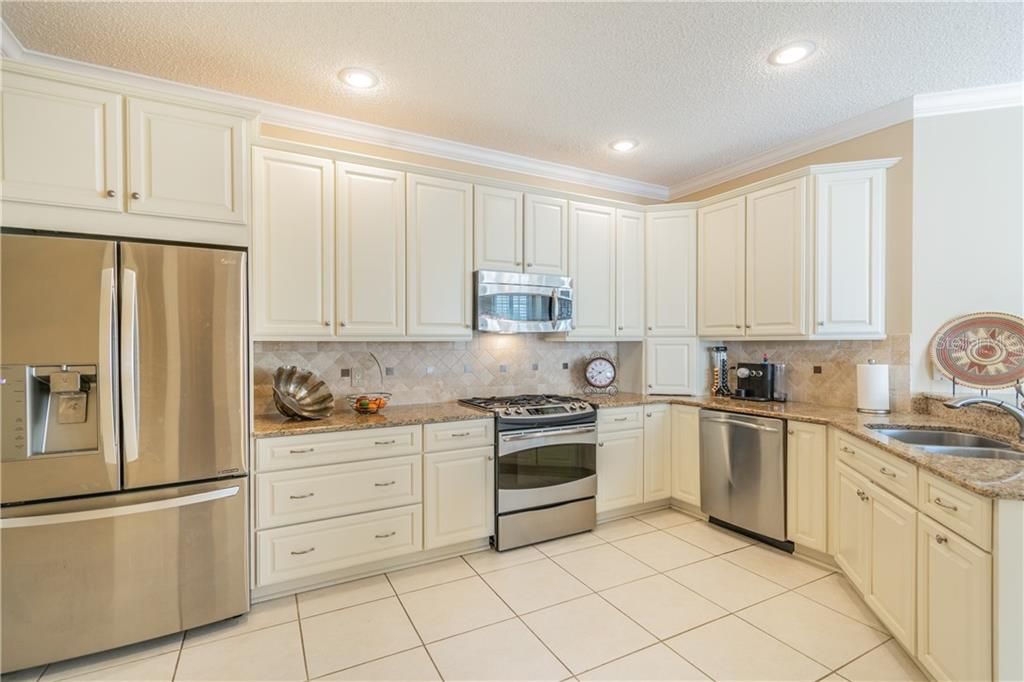 Recently Sold: $349,900 (3 beds, 2 baths, 1841 Square Feet)