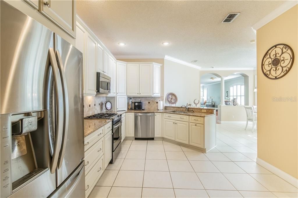 Recently Sold: $349,900 (3 beds, 2 baths, 1841 Square Feet)