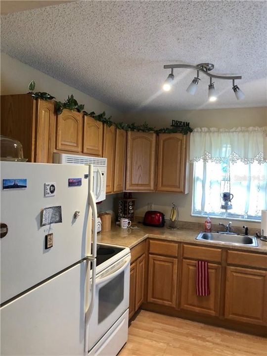 Recently Sold: $114,900 (2 beds, 2 baths, 1094 Square Feet)