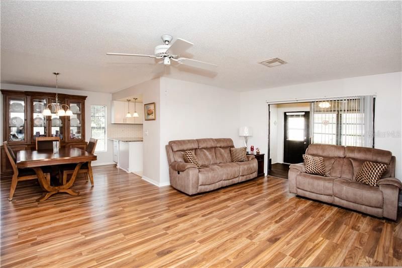 Recently Sold: $175,000 (2 beds, 2 baths, 1403 Square Feet)