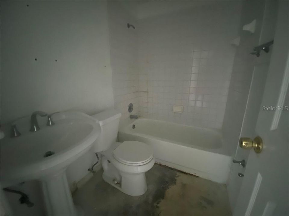 最近售出: $99,000 (3 贝兹, 2 浴室, 1235 平方英尺)