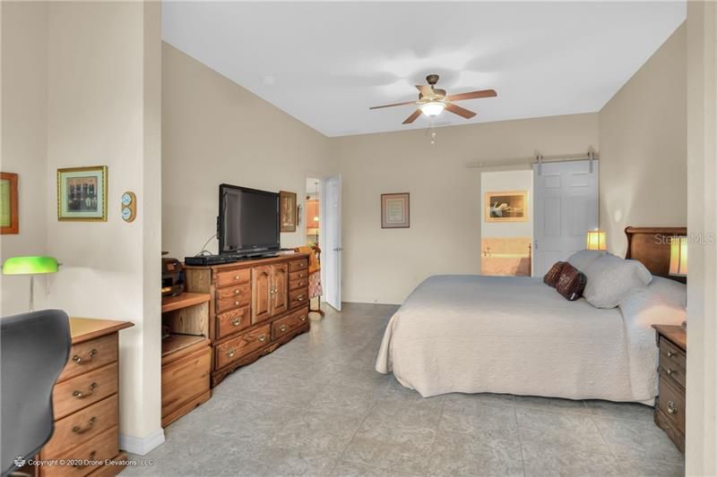 Recently Sold: $365,000 (2 beds, 2 baths, 1949 Square Feet)