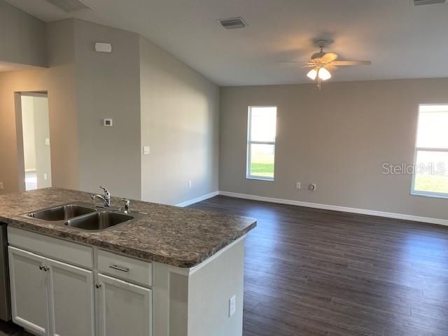 Recently Sold: $159,900 (2 beds, 2 baths, 1272 Square Feet)