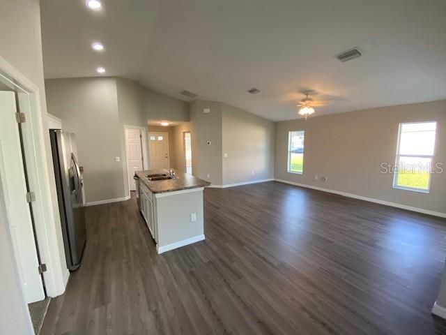 Recently Sold: $159,900 (2 beds, 2 baths, 1272 Square Feet)