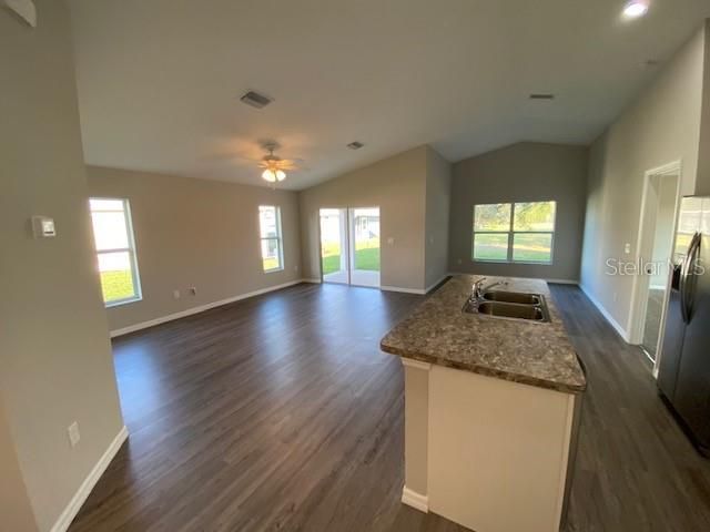 Recently Sold: $159,900 (2 beds, 2 baths, 1272 Square Feet)