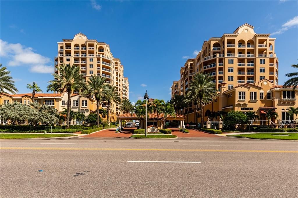 Recently Sold: $2,950,000 (3 beds, 3 baths, 4192 Square Feet)