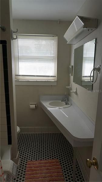 Recently Rented: $1,400 (1 beds, 1 baths, 495 Square Feet)