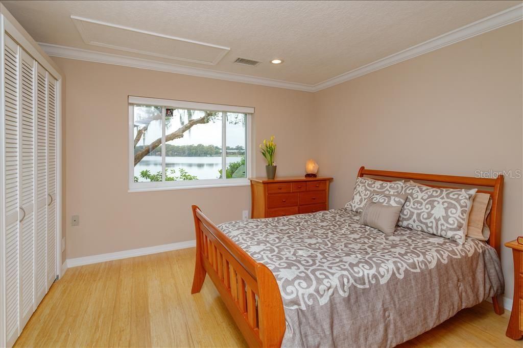 Recently Sold: $365,000 (2 beds, 2 baths, 1404 Square Feet)