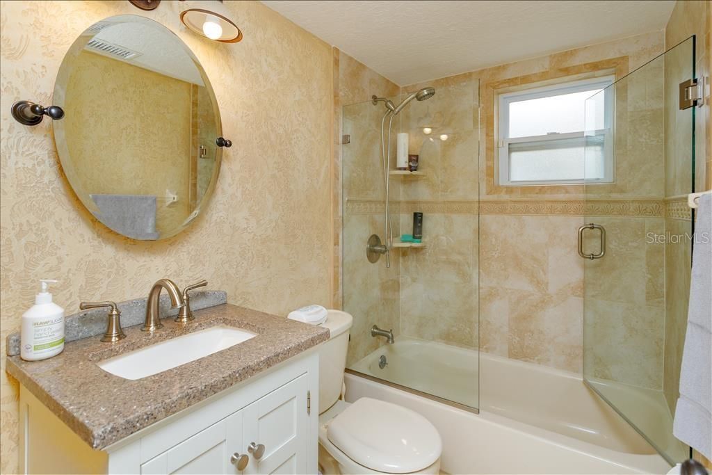 最近售出: $365,000 (2 贝兹, 2 浴室, 1404 平方英尺)