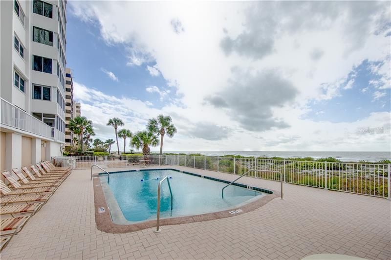 Recently Sold: $375,000 (2 beds, 2 baths, 912 Square Feet)