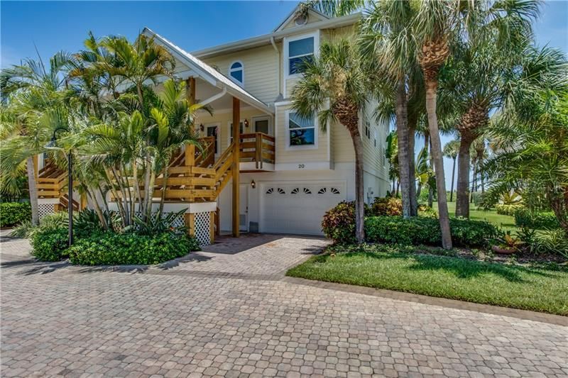 Recently Sold: $2,200,000 (3 beds, 3 baths, 2128 Square Feet)