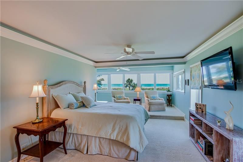 Recently Sold: $2,200,000 (3 beds, 3 baths, 2128 Square Feet)
