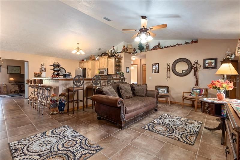 Recently Sold: $425,000 (3 beds, 2 baths, 2552 Square Feet)