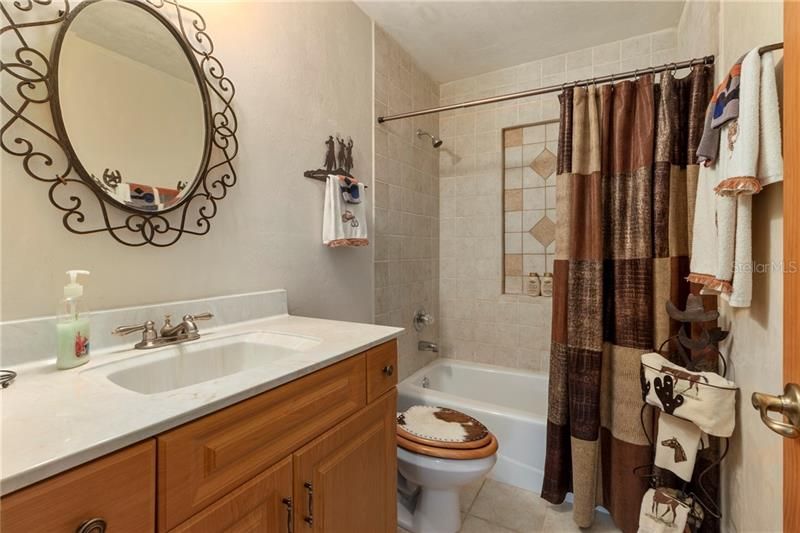 最近售出: $425,000 (3 贝兹, 2 浴室, 2552 平方英尺)