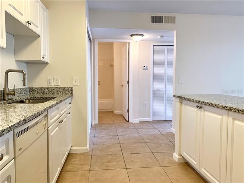 Recently Sold: $92,000 (1 beds, 1 baths, 700 Square Feet)