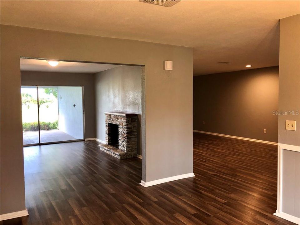 VIEW FROM DINING TO FAMILY ROOM OUT TO LENIA TO THE RIGHT IS LIVING ROOM AND BEDROOMS