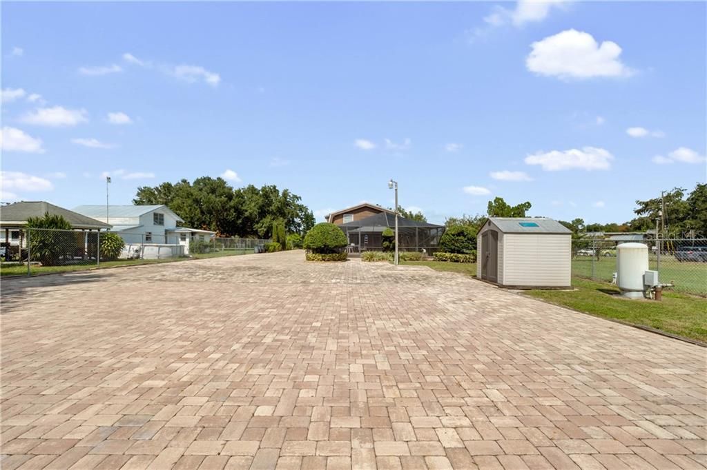 Recently Sold: $425,000 (3 beds, 2 baths, 2726 Square Feet)