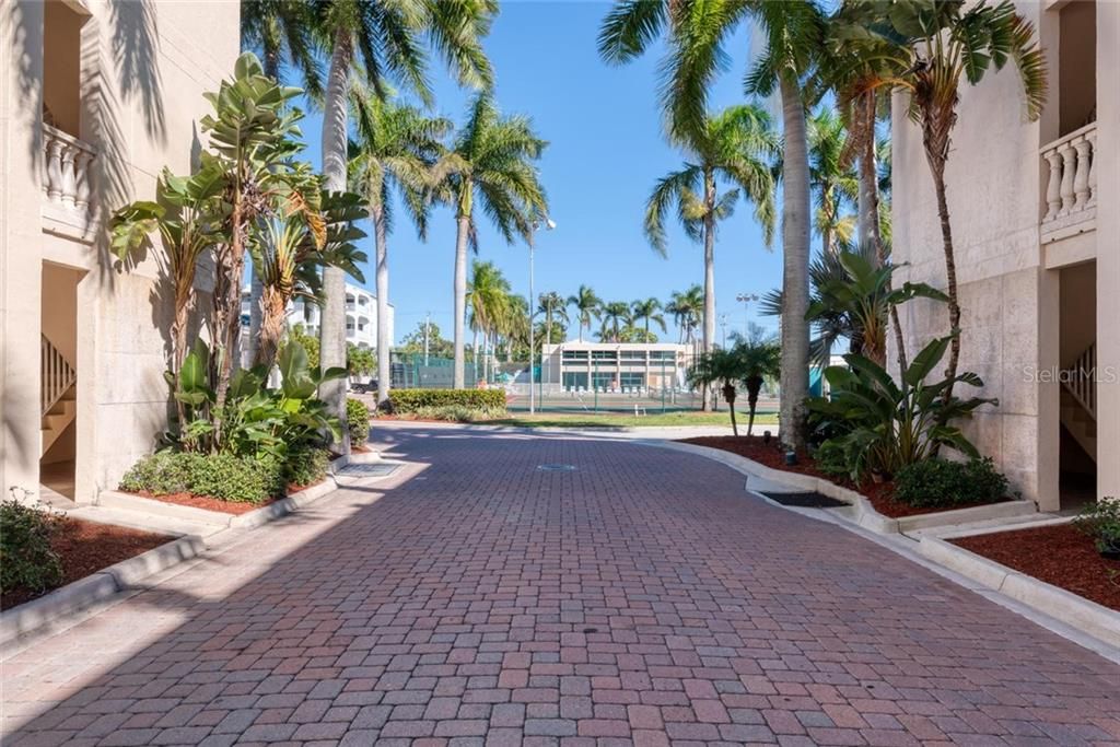 Recently Sold: $675,000 (2 beds, 2 baths, 1408 Square Feet)