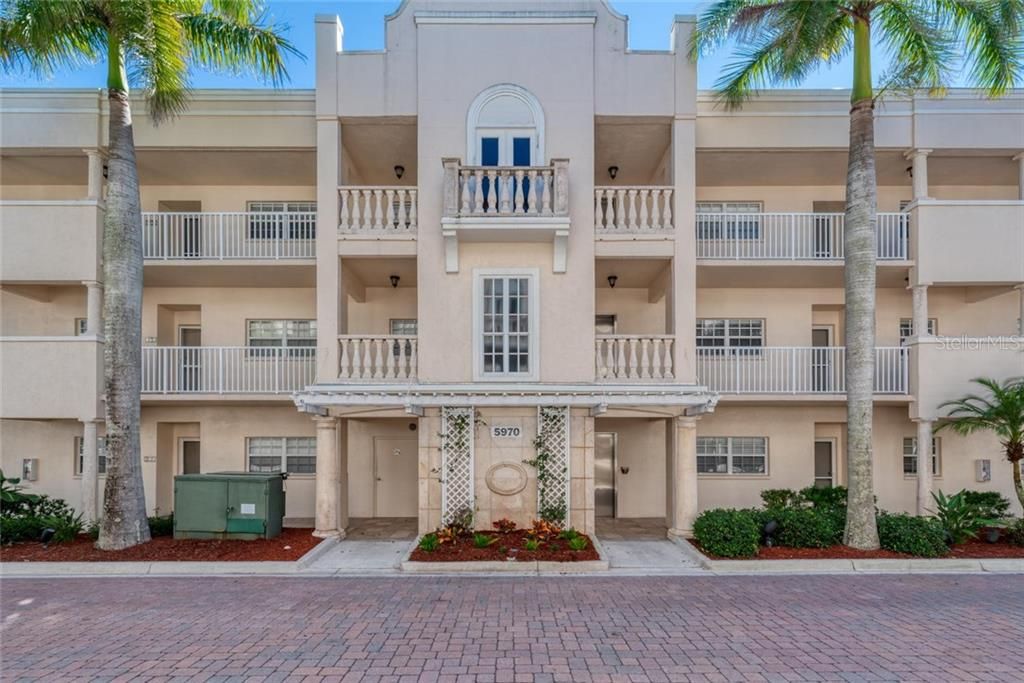 Recently Sold: $675,000 (2 beds, 2 baths, 1408 Square Feet)